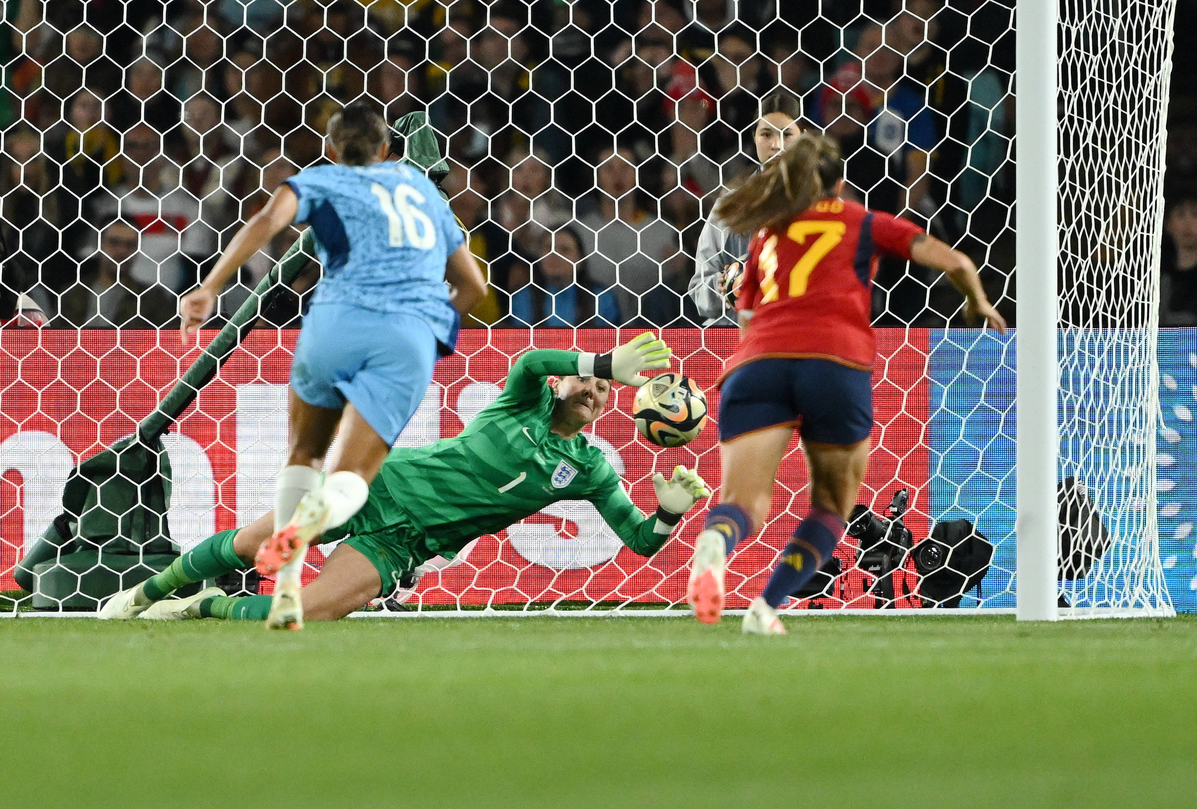 英格兰队力克法国队，许昕扛起全队的简单介绍