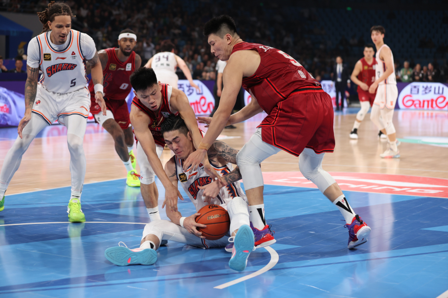 一场热血赛事,球员表现出色 一场热血赛事,球员表现出色