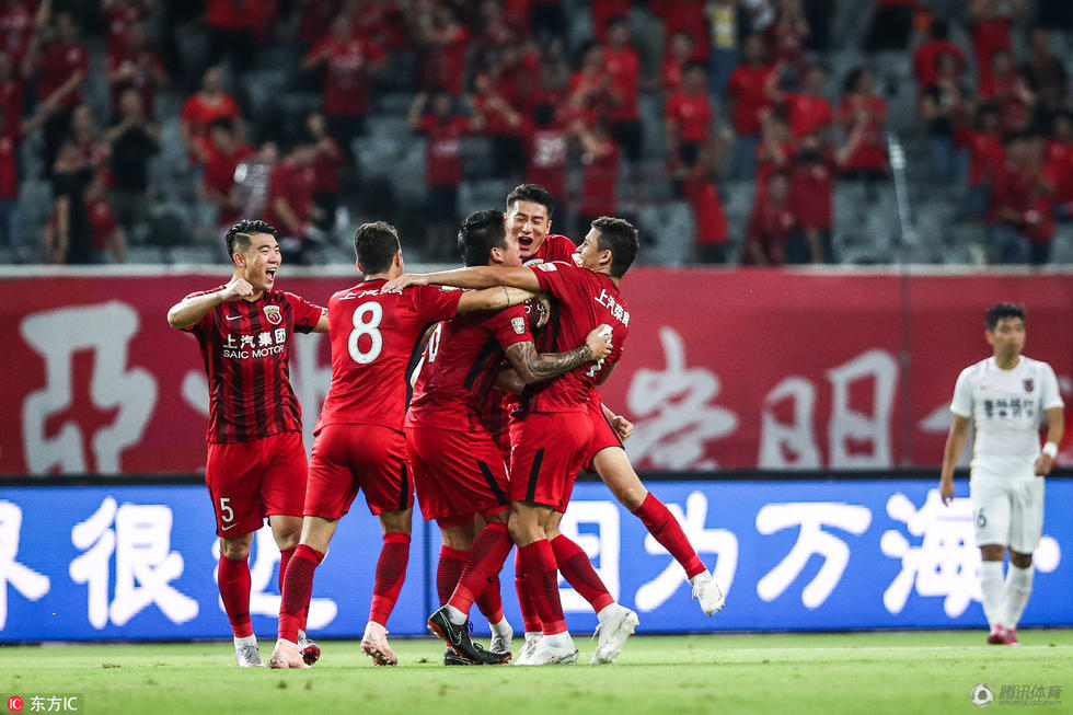 包含中超巅峰对决：恒大挑战上港，争夺胜利的词条