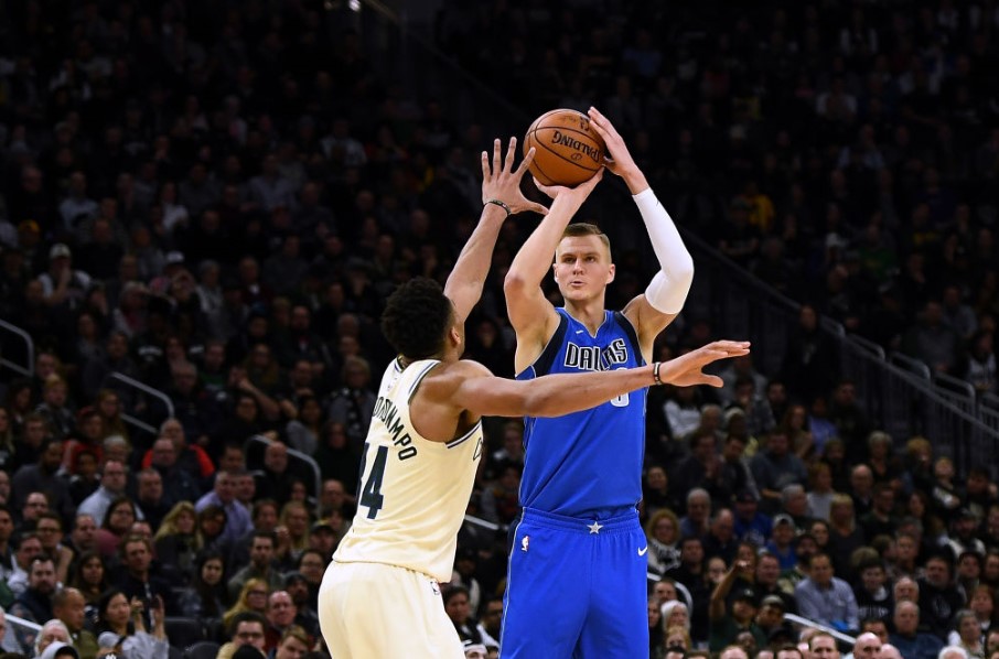 关于雄鹿B队横扫勇士B队，波尔津吉斯关键制胜的信息