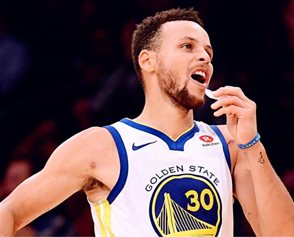 包含勇士险胜尼克斯，波尔津吉斯制霸全场的词条