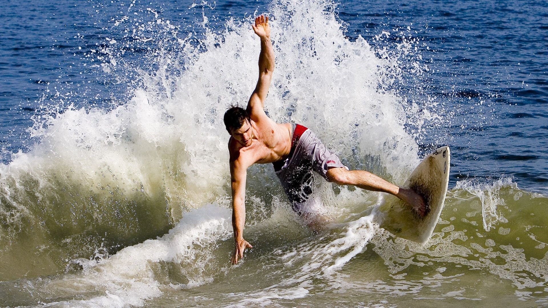 冰与火的交响，当冰岛巅峰对决胜出中国，拉什福德如何于F1赛道接管年度争冠？