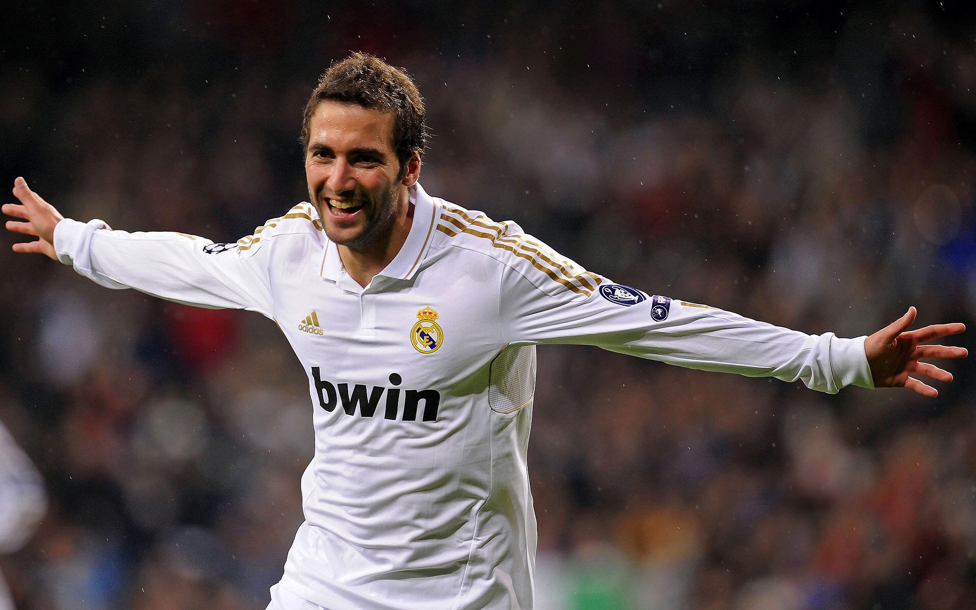 威尔士奇迹与阿什拉夫时刻，当橄榄球与篮球的史诗在同一个夜晚上演